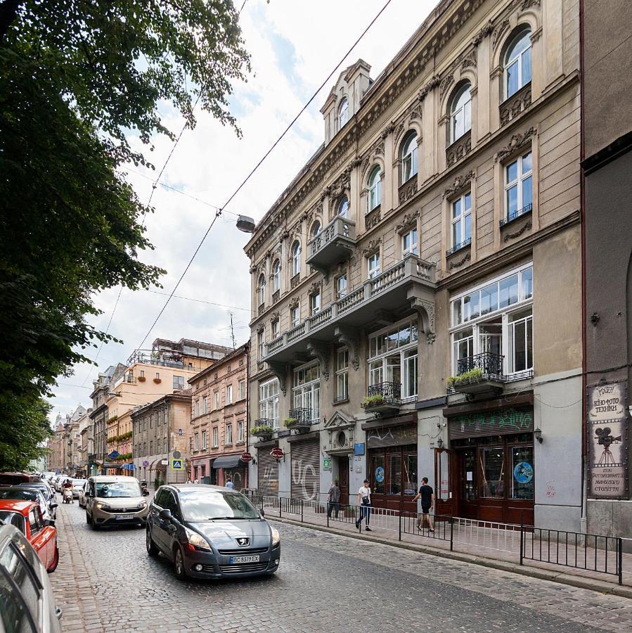 Leogrand Three Bedrooms Vip Apartments On Kniazia Romana 12 Лвив Екстериор снимка
