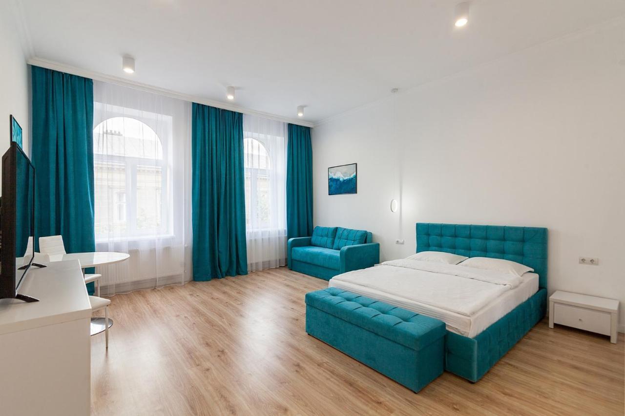Leogrand Three Bedrooms Vip Apartments On Kniazia Romana 12 Лвив Екстериор снимка