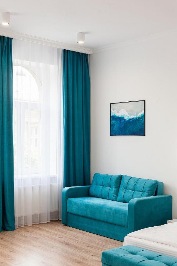 Leogrand Three Bedrooms Vip Apartments On Kniazia Romana 12 Лвив Екстериор снимка