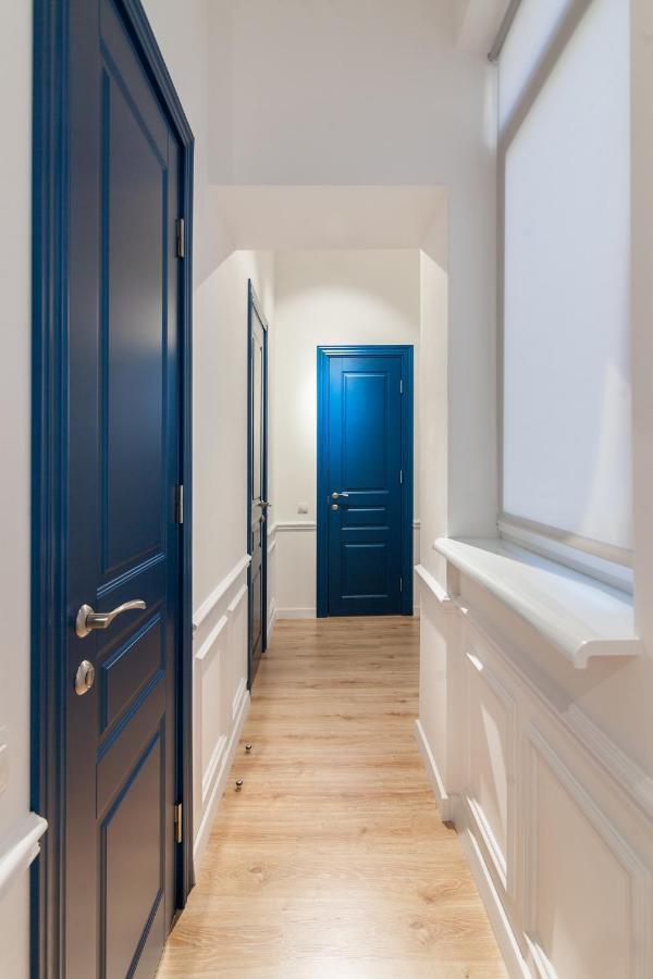 Leogrand Three Bedrooms Vip Apartments On Kniazia Romana 12 Лвив Екстериор снимка